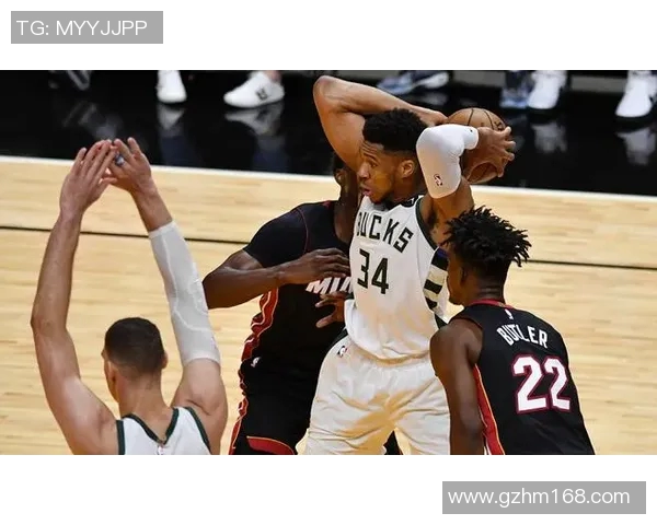 NBA常规赛雄鹿对决强敌展现球队实力与战术魅力的精彩之战