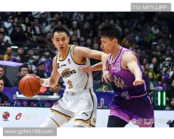 广东大溢与辽宁本钢激战正酣谁将赢得这场篮球巅峰对决