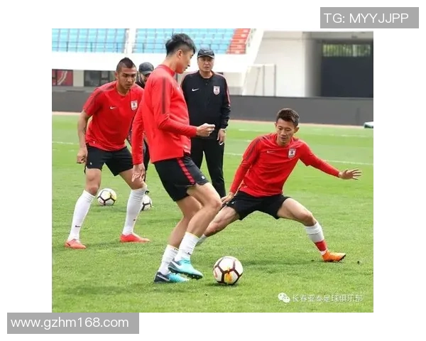 中国足球迎战吉尔吉斯斯坦全力争胜展现实力与团结精神