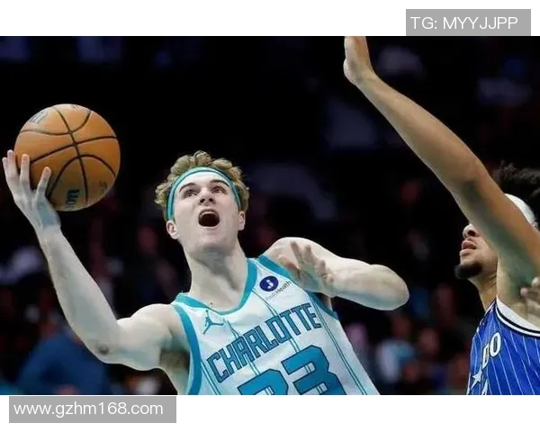 黄蜂与热火季后赛第三场激战回顾球员表现与战术分析 黄蜂与热火季后赛第三场激战回顾球员表现与战术分析