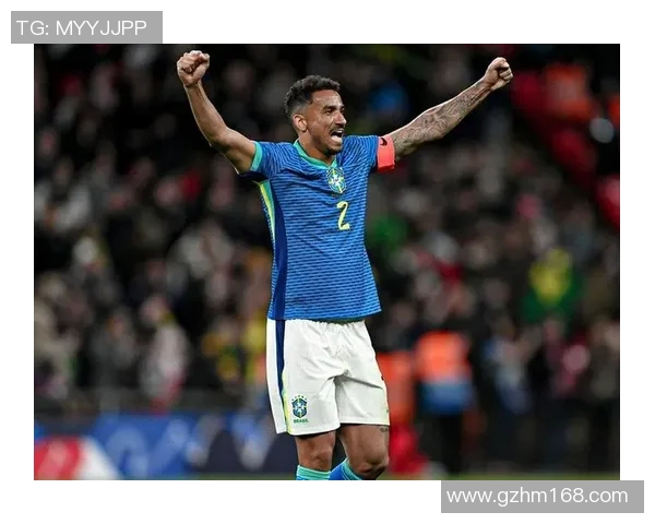 达尼洛在足球场上的成长历程与未来发展展望